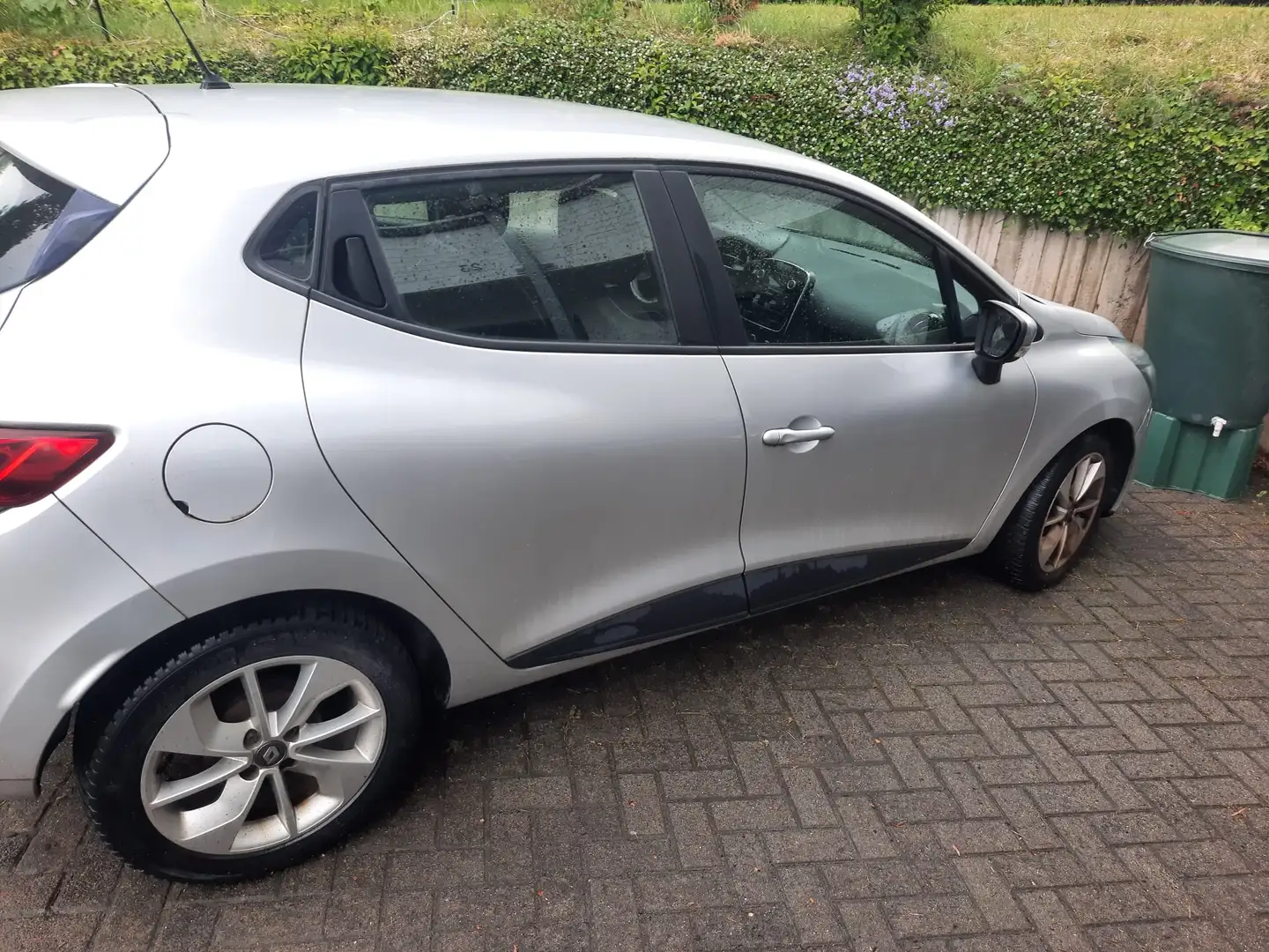 Renault Clio 1.2 16V 75 Expression - 1