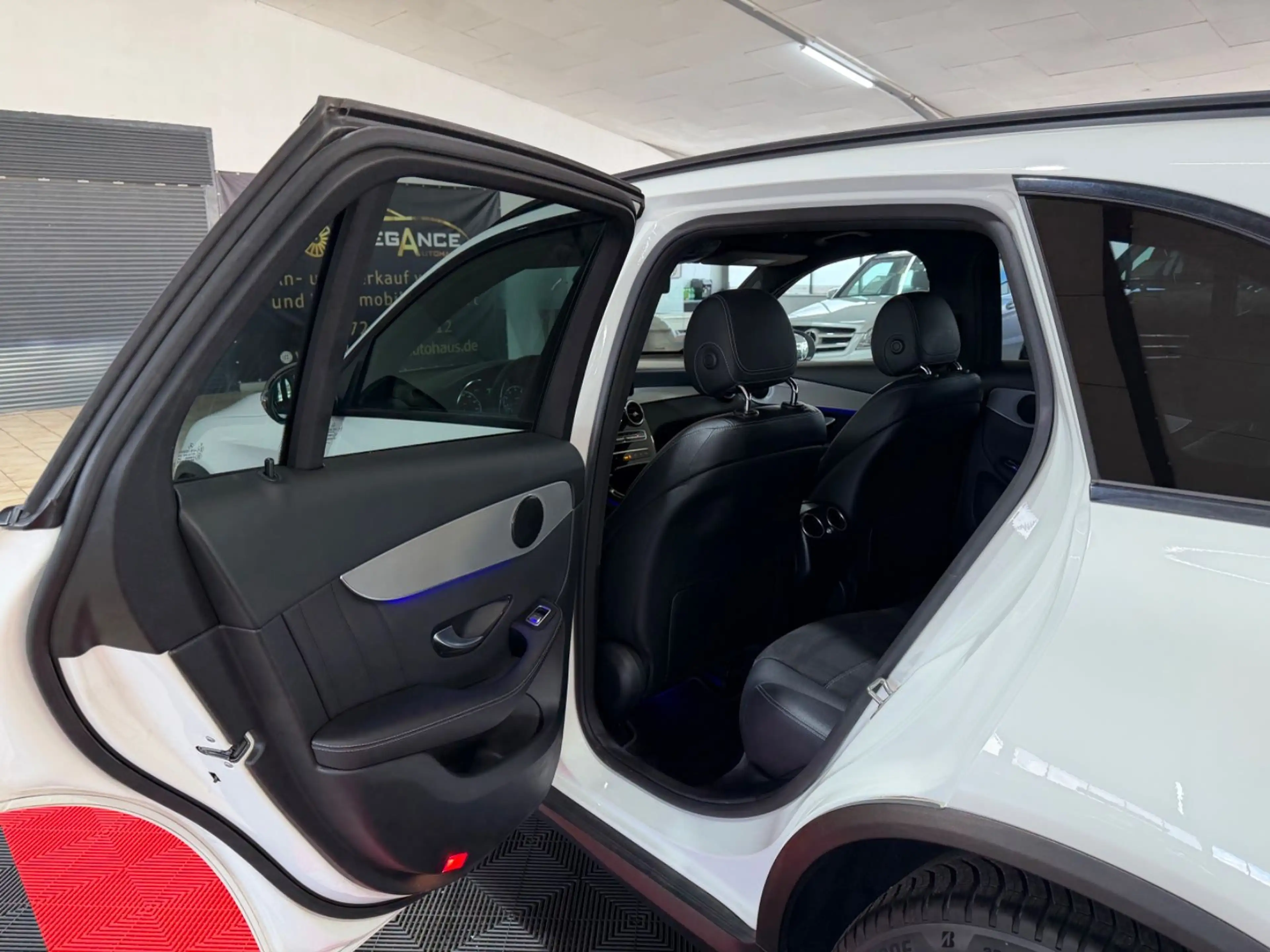 Mercedes-Benz GLC 200 4Matic*AMG-LINE*NIGHT-PAKET*KAMERA*AMBIE — photo 13