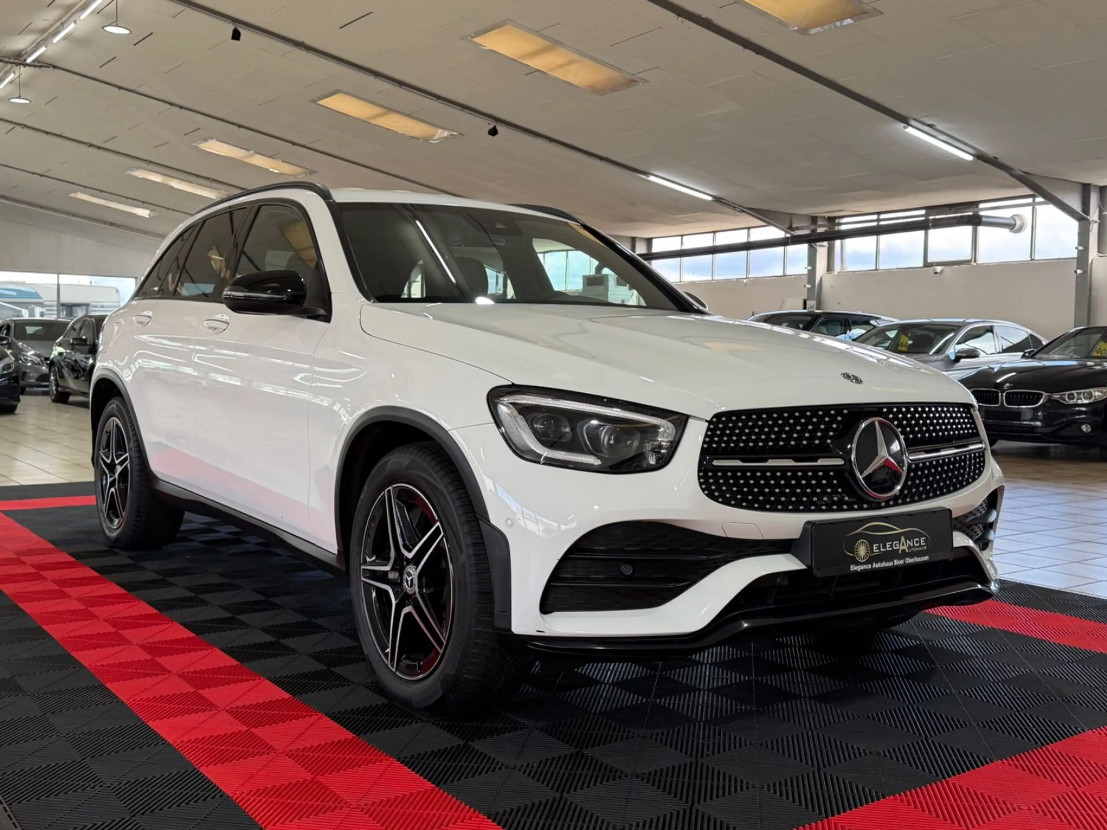 Mercedes-Benz GLC 200 4Matic*AMG-LINE*NIGHT-PAKET*KAMERA*AMBIE — photo 3