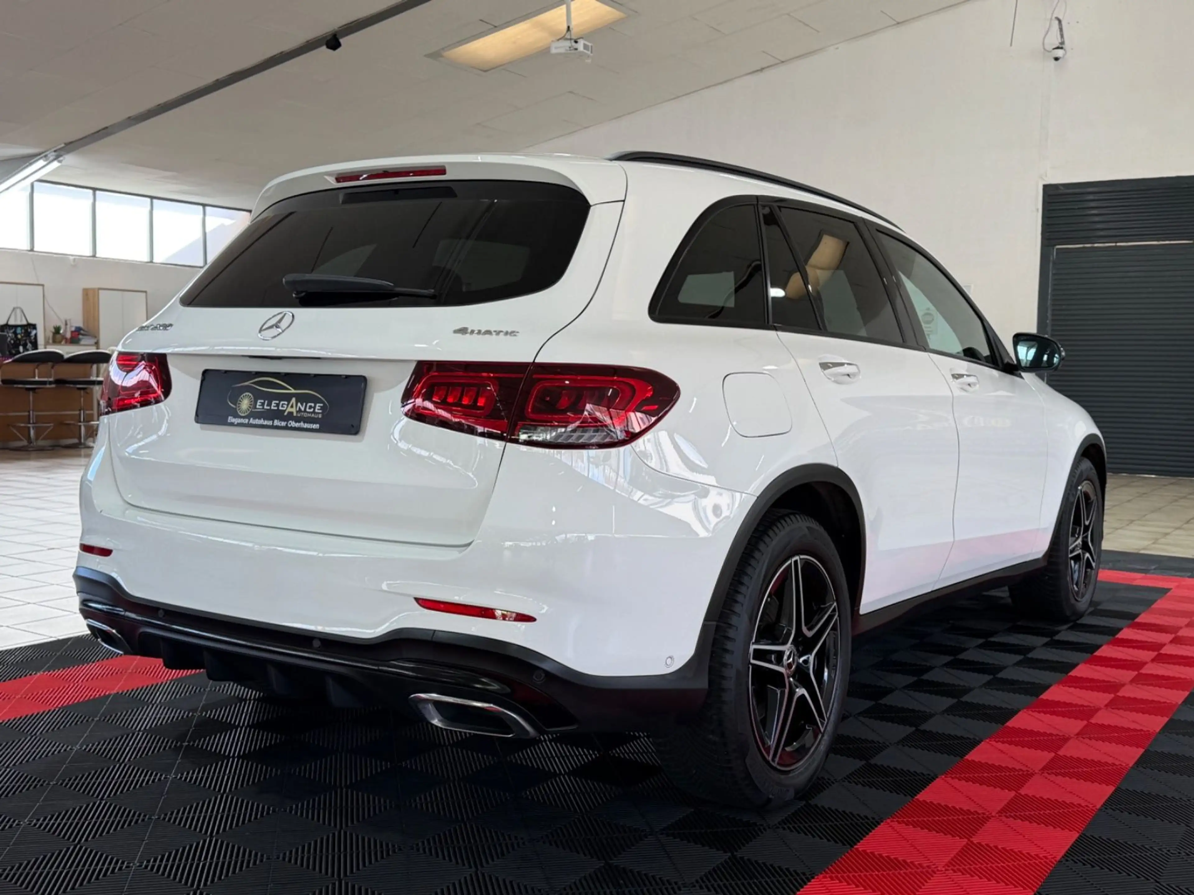 Mercedes-Benz GLC 200 4Matic*AMG-LINE*NIGHT-PAKET*KAMERA*AMBIE — photo 4