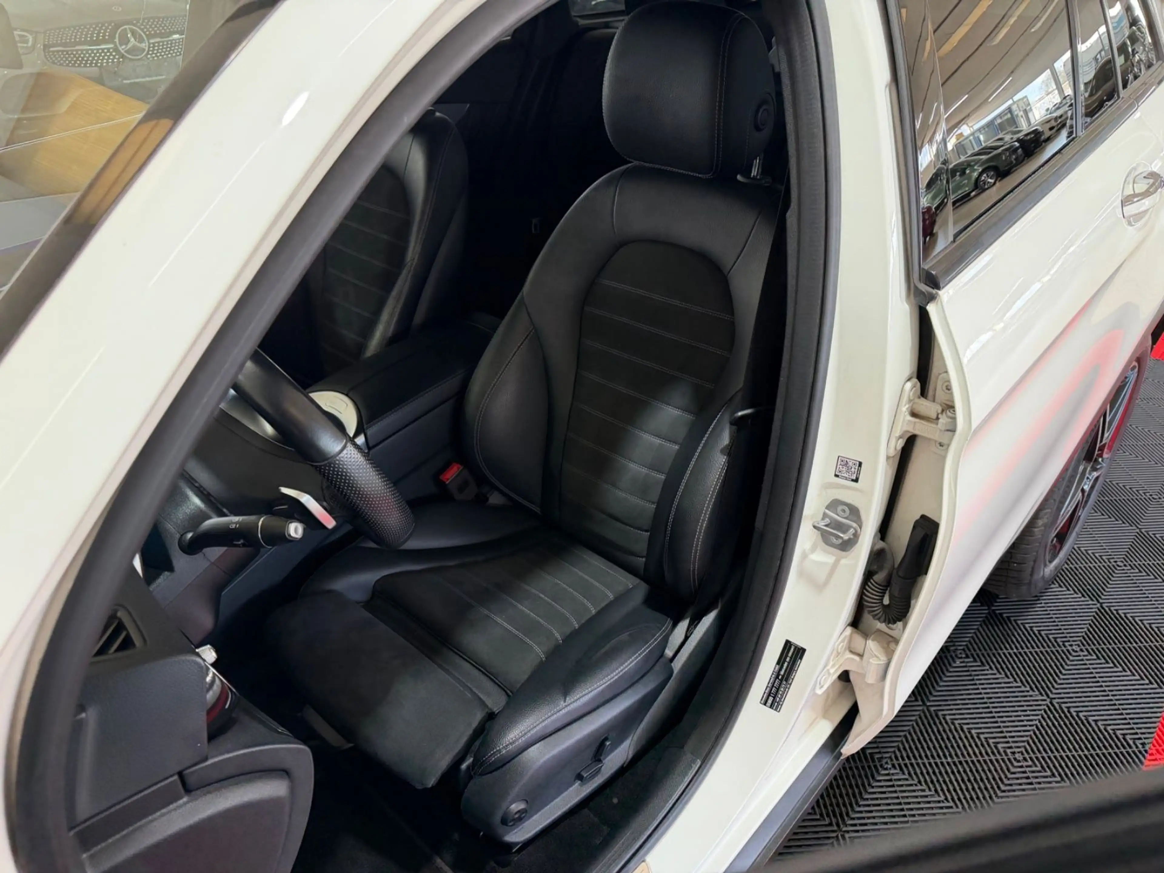 Mercedes-Benz GLC 200 4Matic*AMG-LINE*NIGHT-PAKET*KAMERA*AMBIE — photo 12