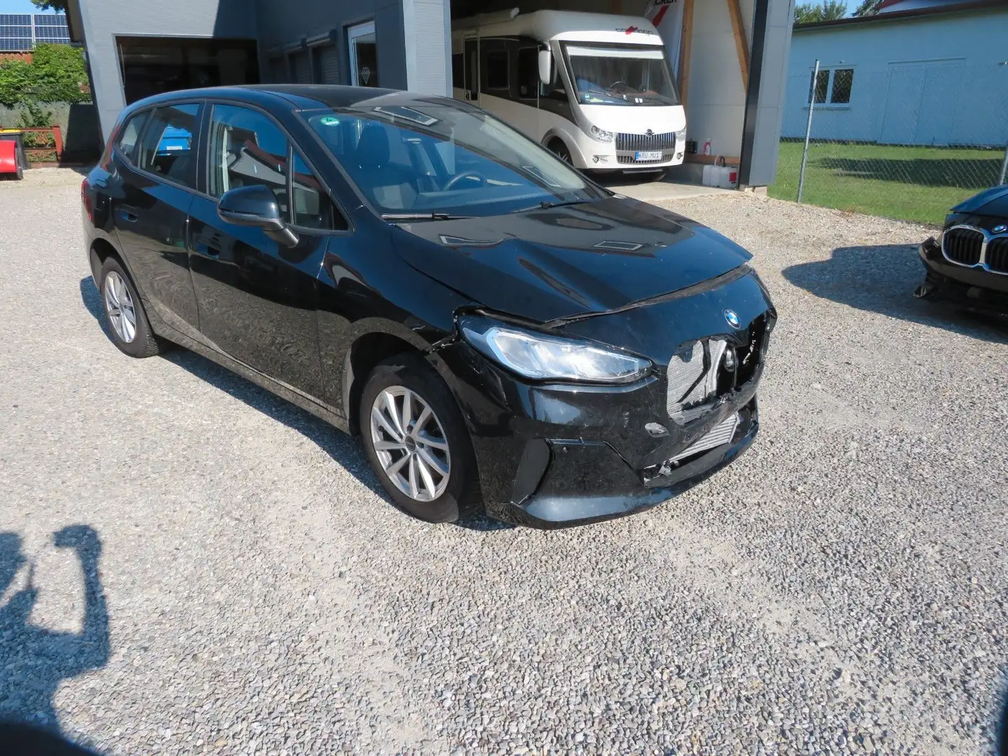 BMW 218 Baureihe 2 Active Tourer 218 i Schwarz - 2
