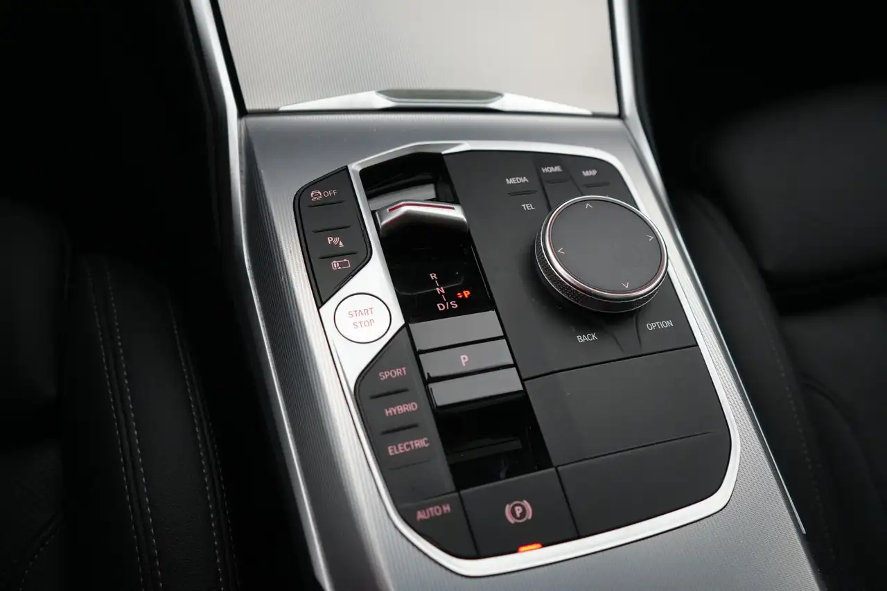 BMW 330 3 Touring 330e PHEV xDrive LEDER/CUIR LED GPS PDC, миниатюра 16