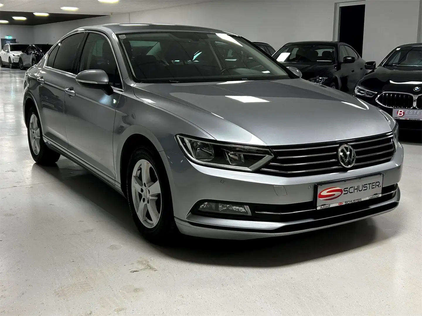 Volkswagen Passat Comfortline 2.0 TDI Silber - 1