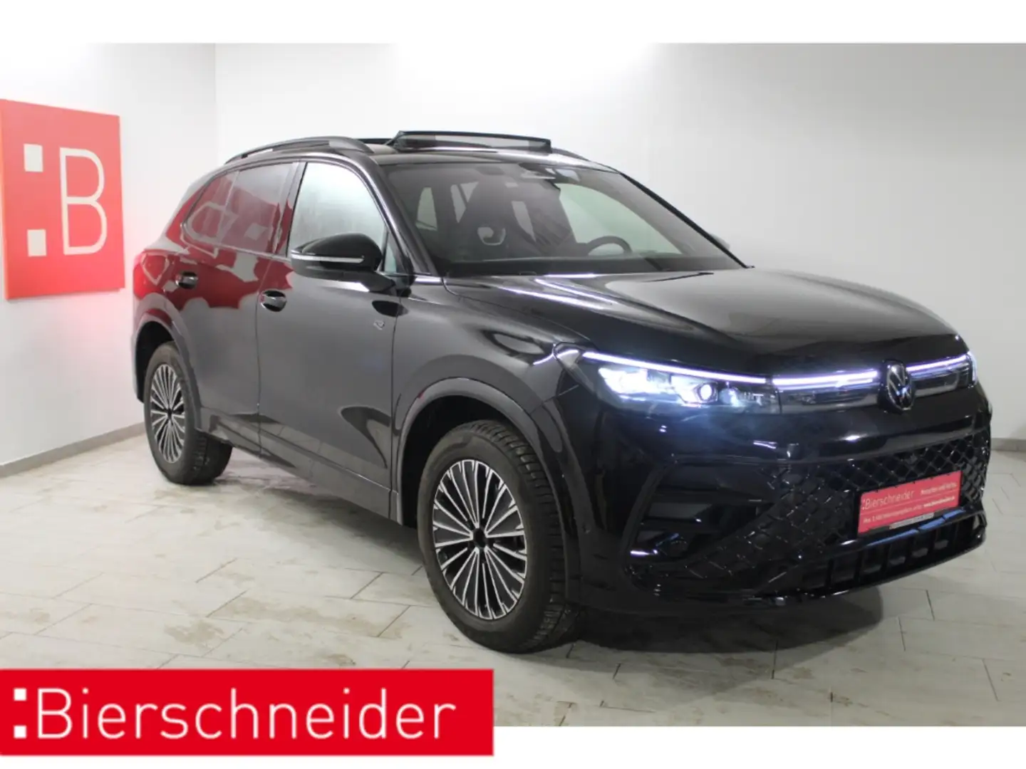 Volkswagen Tiguan 2.0 TDI DSG 4Mo. 2x R-Line Black Style 20 PANO STA Schwarz - 1