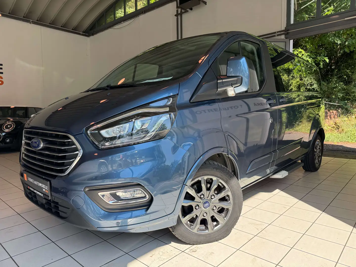 Ford Tourneo Custom Shuttle 8 Places L2H1 2.0 EcoB Bleu - 2