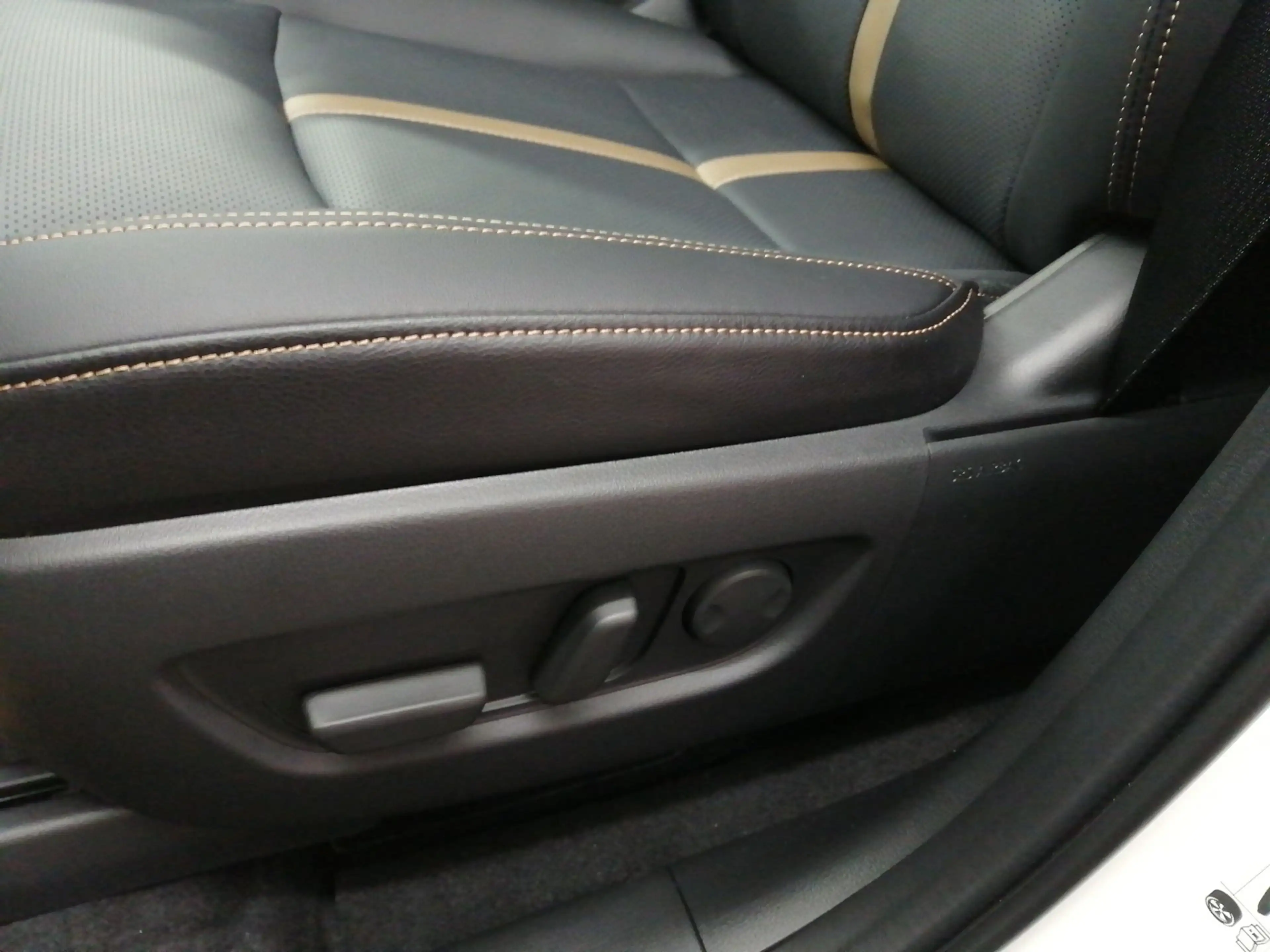 Mazda CX-60 2.5L PHEV AWD HOMURA P. Vollausstattung — photo 8
