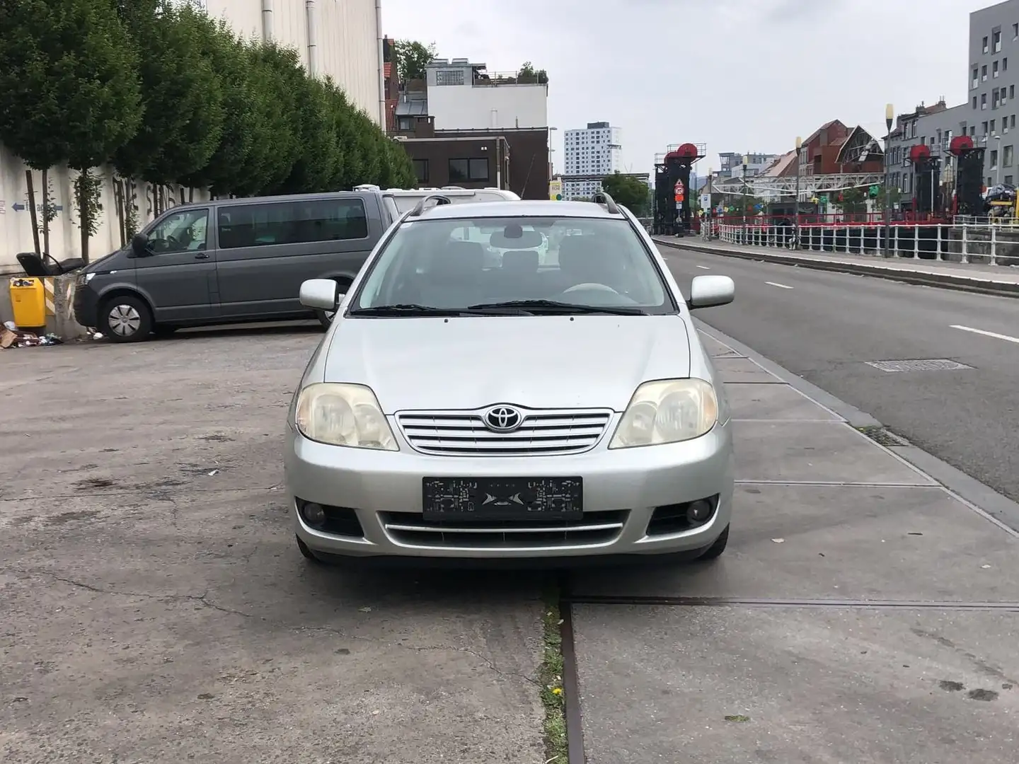 Toyota Corolla SW 2.0 Turbo D4D 16v Linea Sol Pack Gri - 2