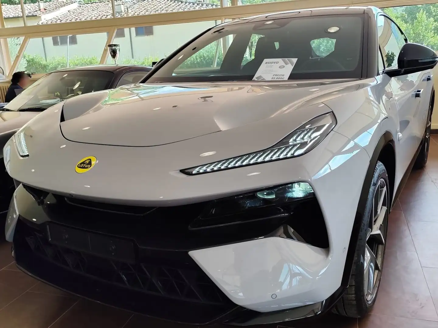 Lotus Eletre Eletre Grigio - 1