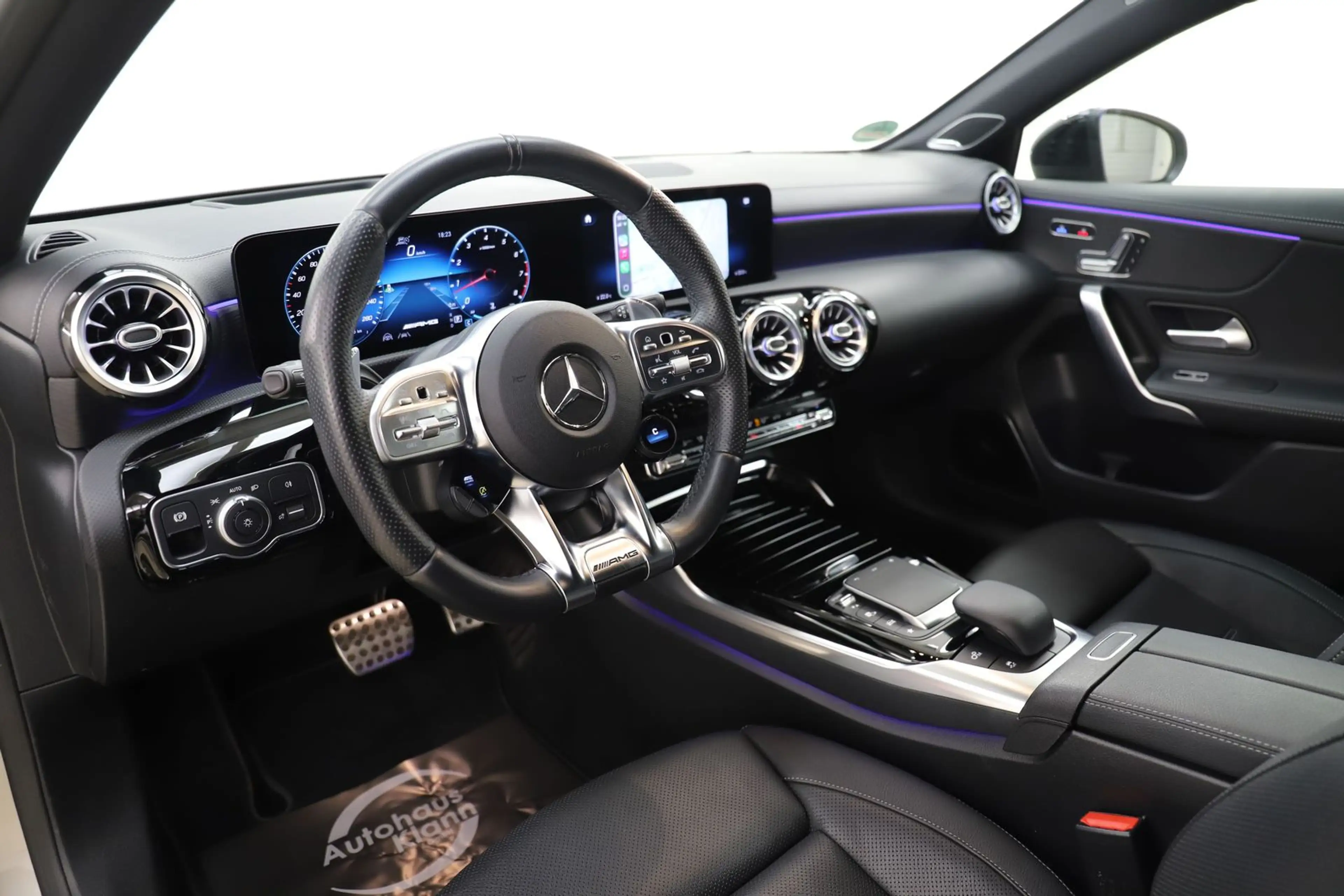 Mercedes-Benz A 35 AMG 306PS 7G 4Matic Burmester Pano HUD — photo 13