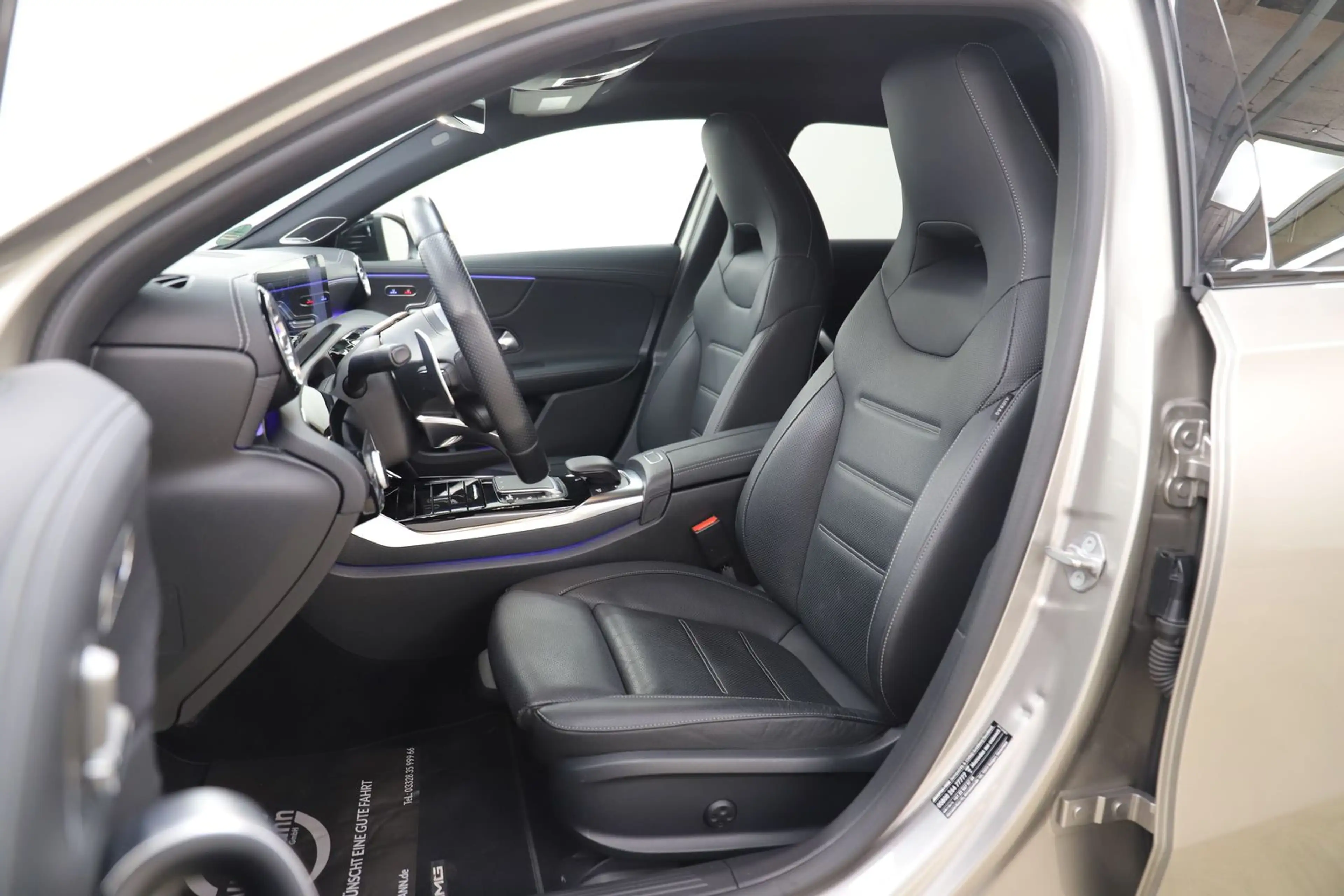 Mercedes-Benz A 35 AMG 306PS 7G 4Matic Burmester Pano HUD — photo 9