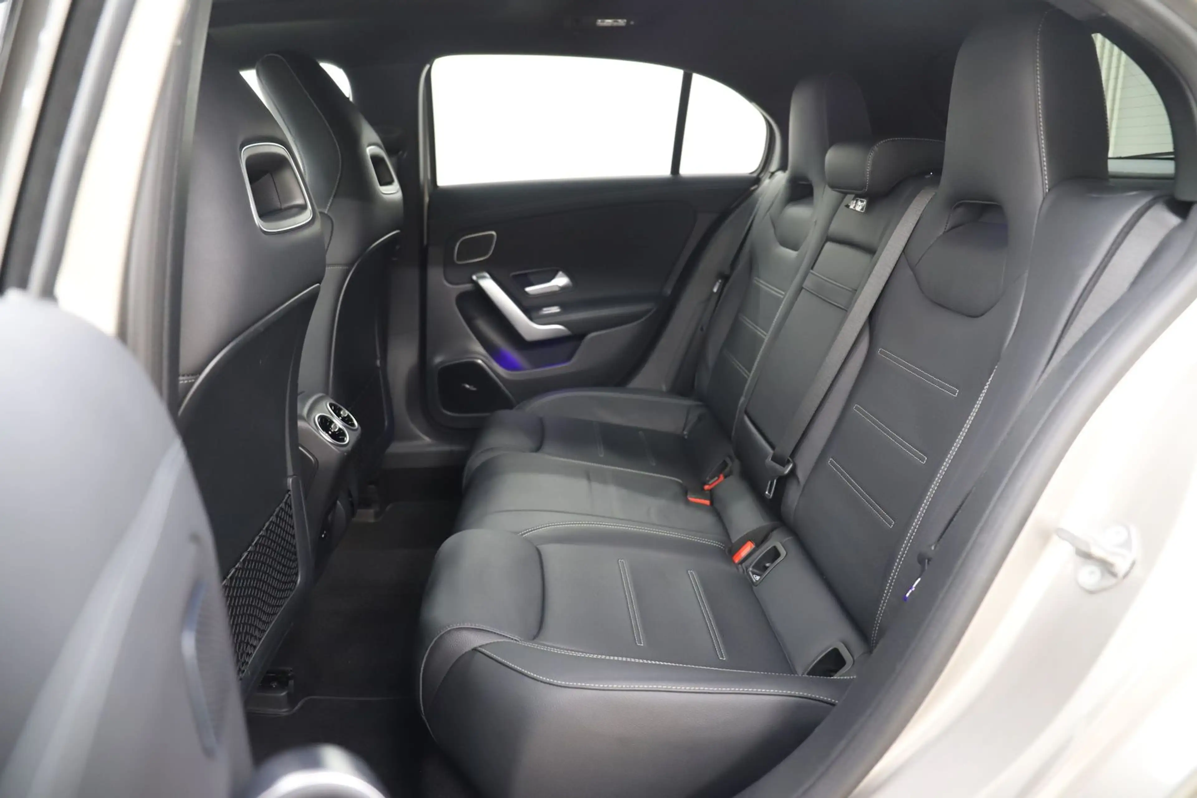 Mercedes-Benz A 35 AMG 306PS 7G 4Matic Burmester Pano HUD — photo 11