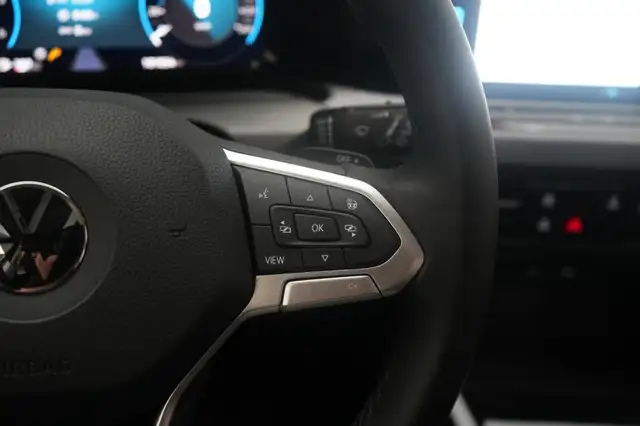 Volkswagen Golf view 20