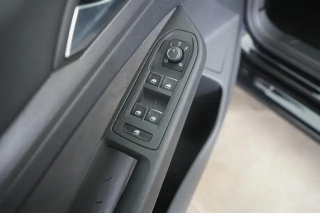 Volkswagen Golf view 27