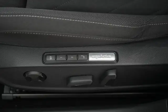 Volkswagen Golf view 29