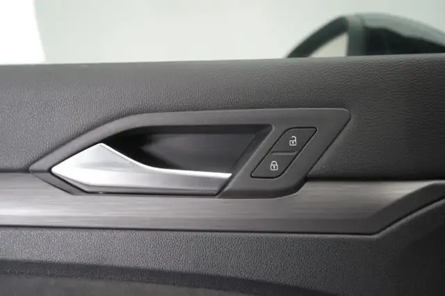 Volkswagen Golf view 26