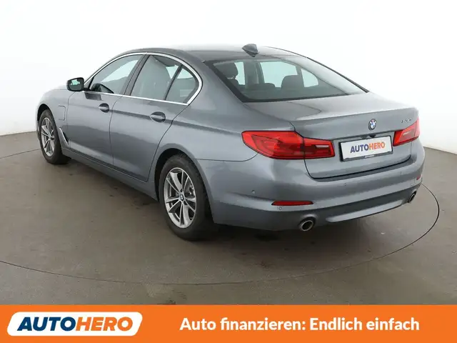 BMW 5 Series view 4