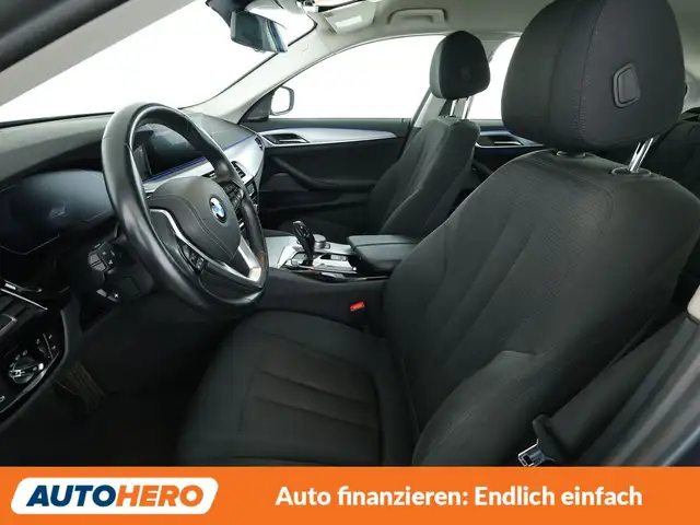 BMW 5 Series view 10