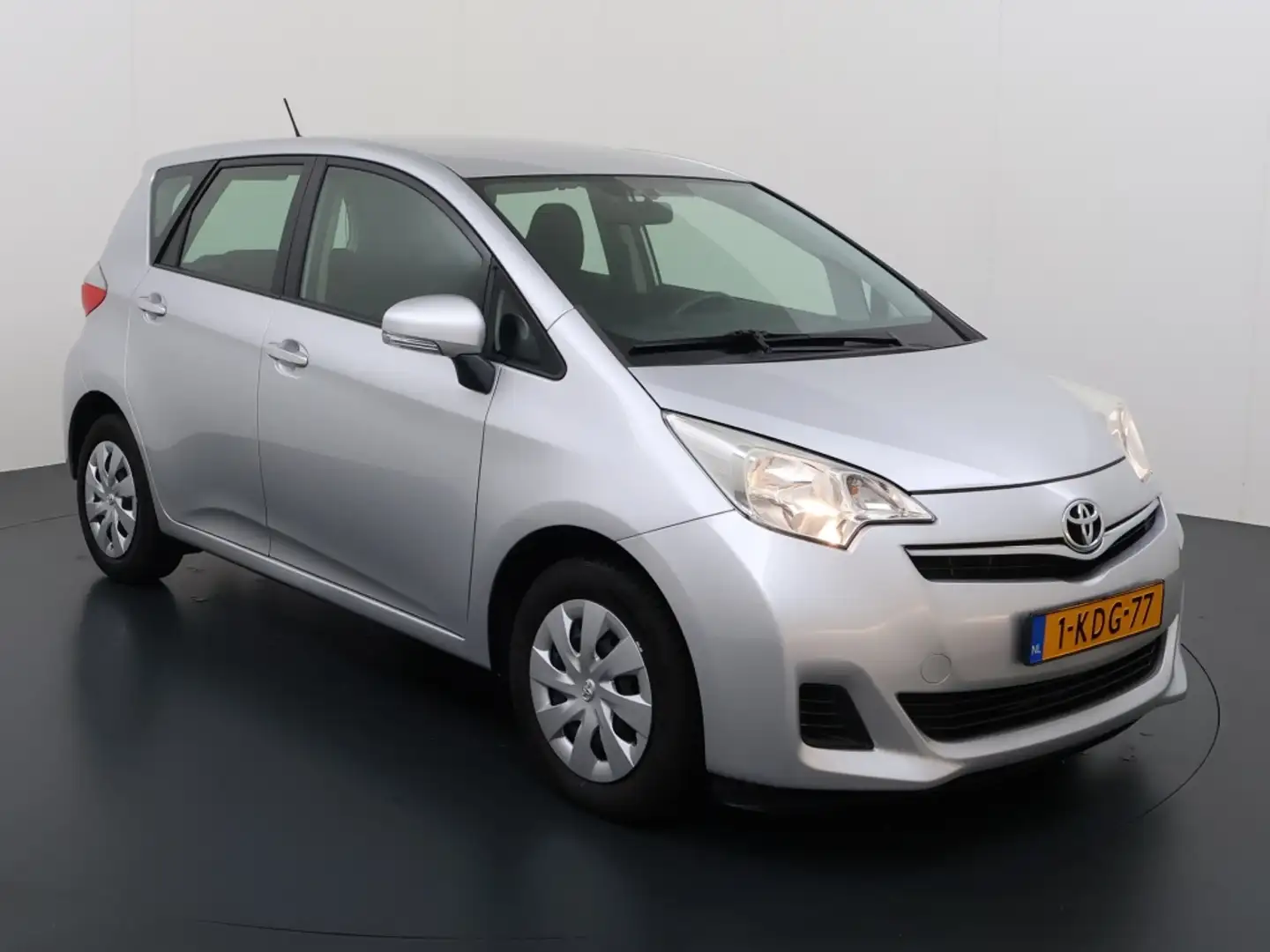 Toyota Verso-S 1.3 VVT-i Comfort Grijs - 2