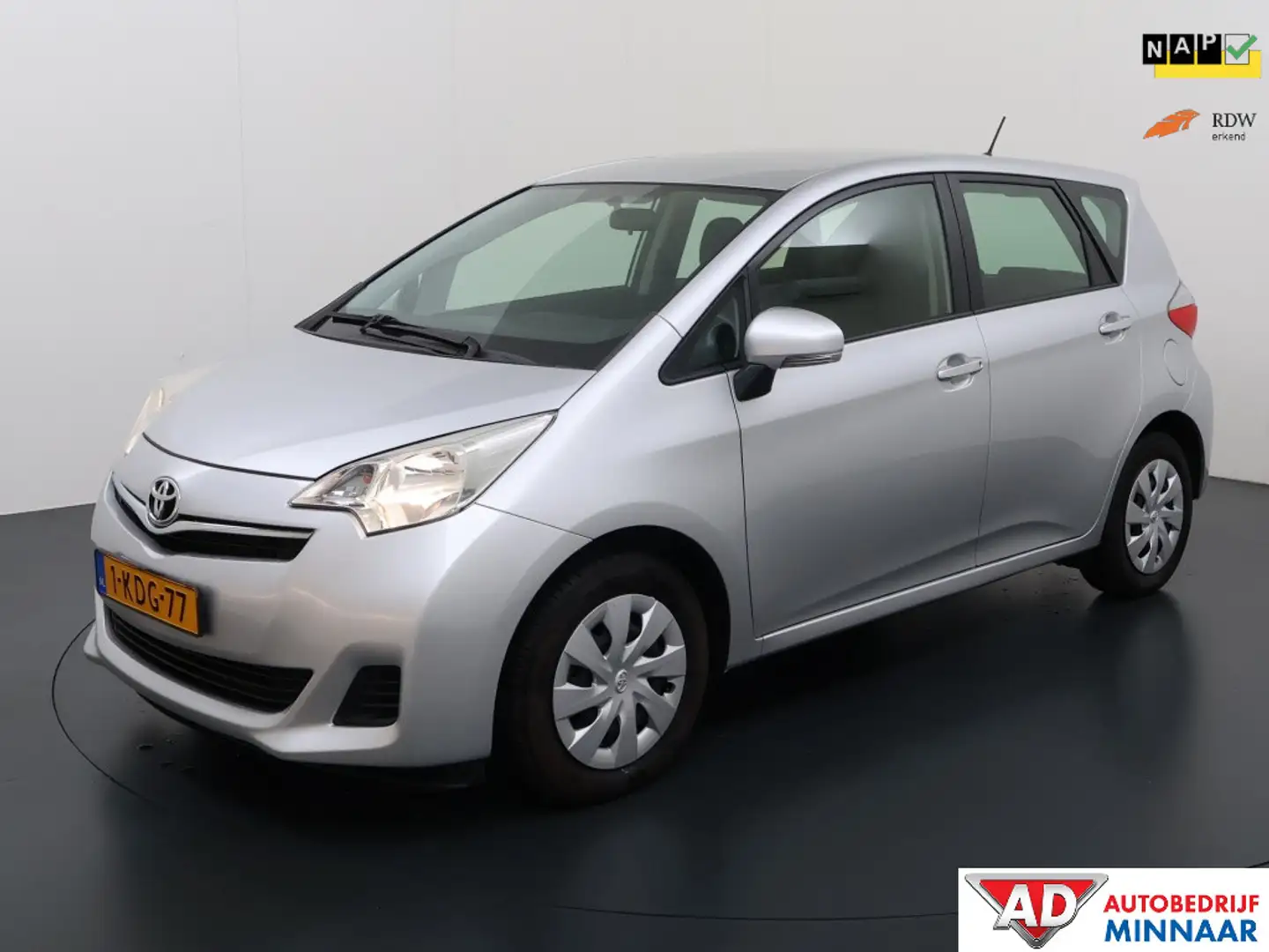 Toyota Verso-S 1.3 VVT-i Comfort Gris - 1