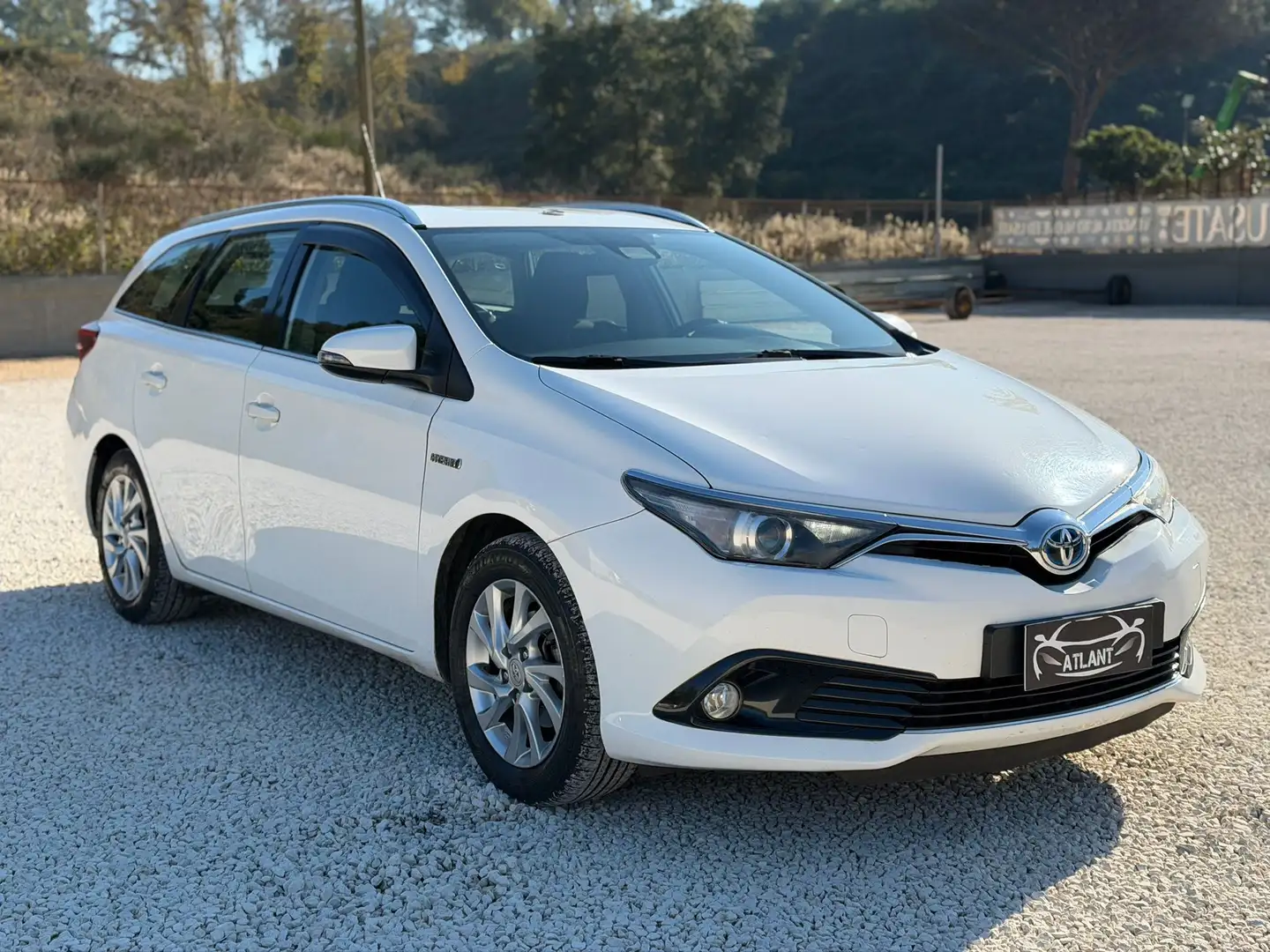 Toyota Auris 5p 1.8 hsd Executive - 1