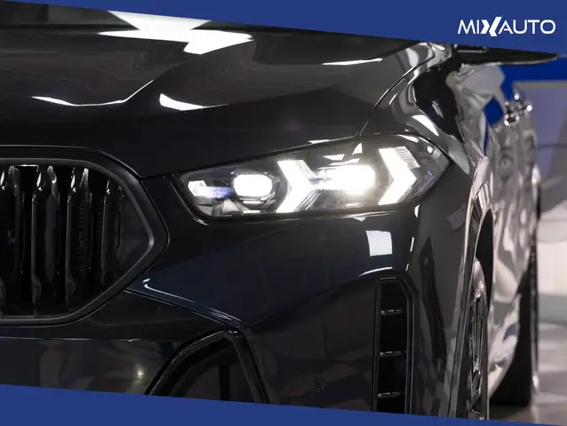 BMW X6 view 10