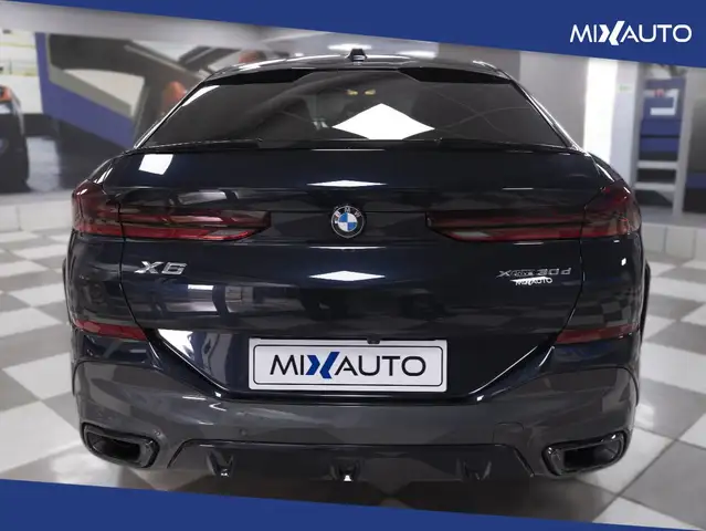BMW X6 view 4