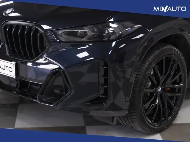 BMW X6 view 9