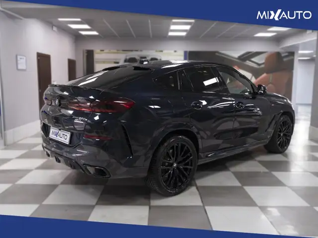 BMW X6 view 5
