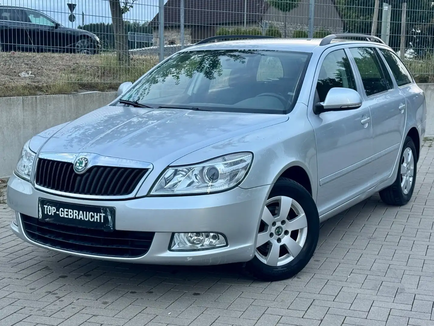 Skoda Octavia Combi Impuls Edition+SITZHEIZ+ALU+EURO 5 Silber - 1