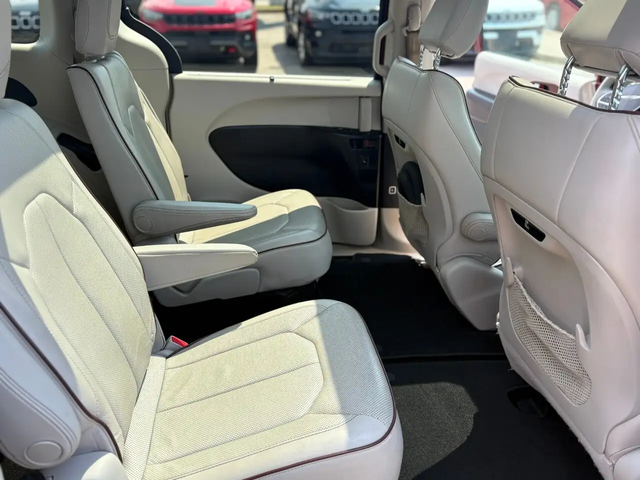 Chrysler Pacifica снимка Chrysler Pacifica