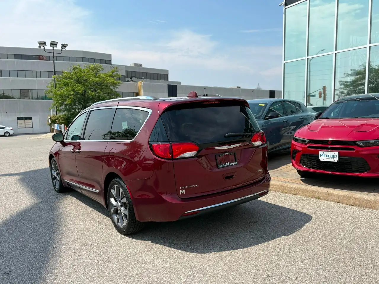 Chrysler Pacifica снимка Chrysler Pacifica