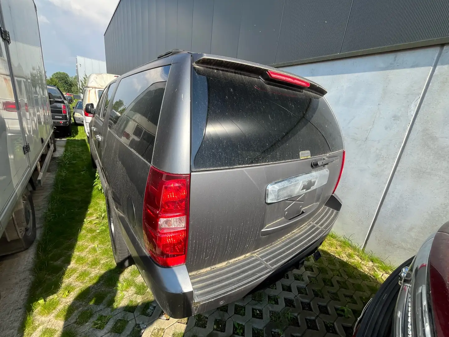 Chevrolet Suburban 5.3L V8 Gris - 2