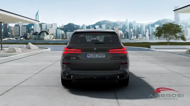 BMW X5 view 5