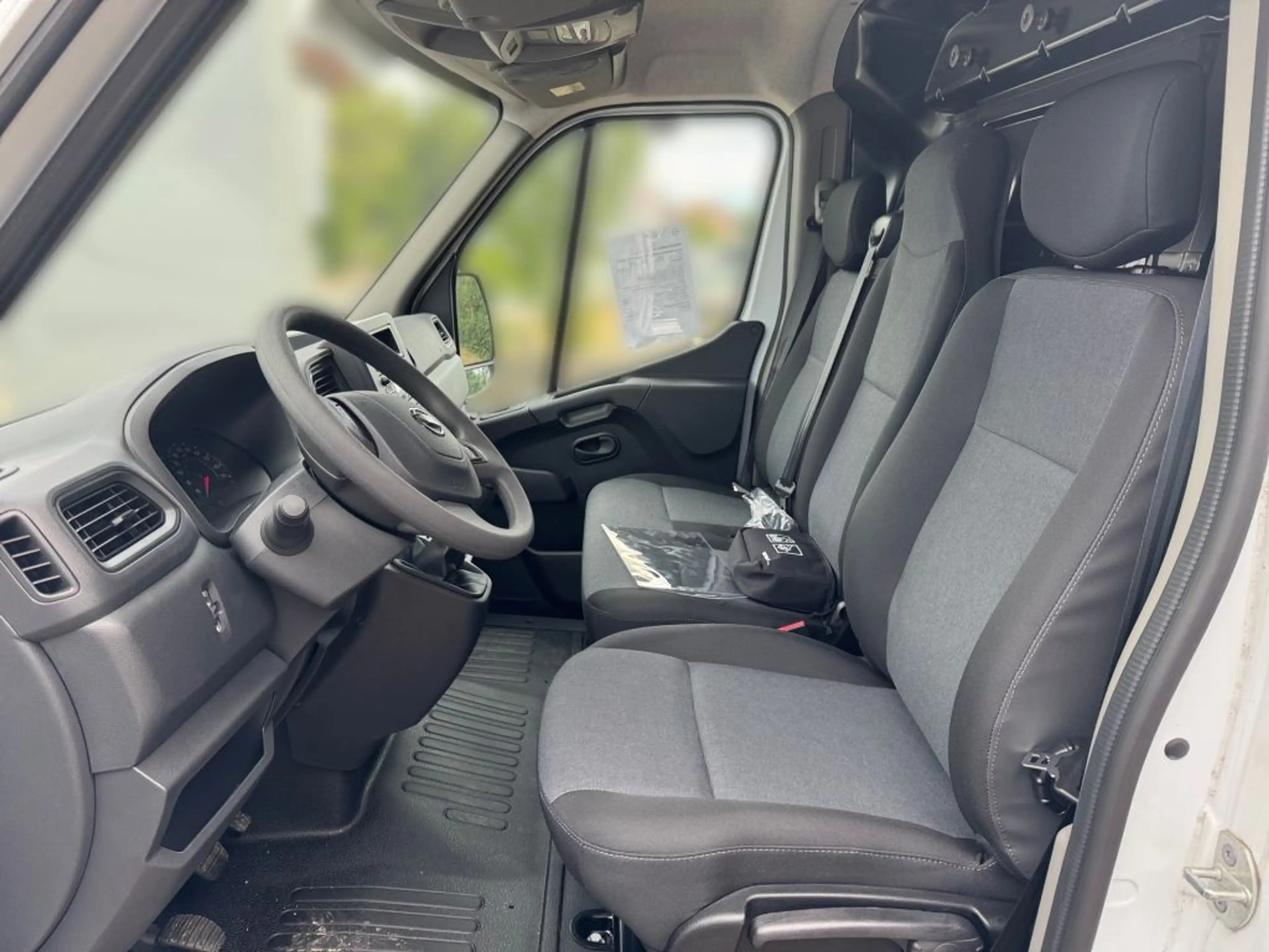 Nissan Interstar L2H2 3,5 dCi 105 FWD Acenta — photo 6