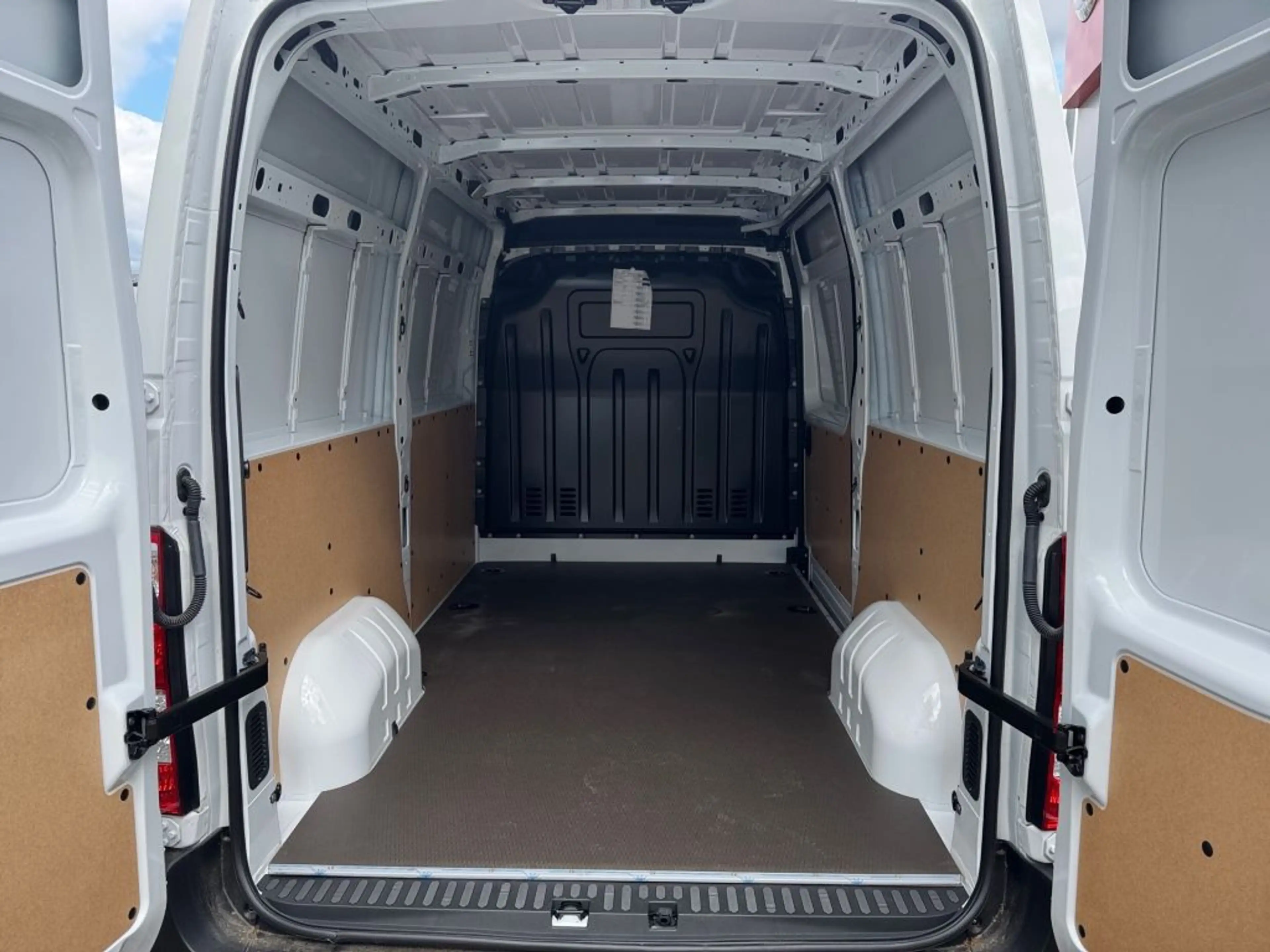 Nissan Interstar L2H2 3,5 dCi 105 FWD Acenta — photo 10