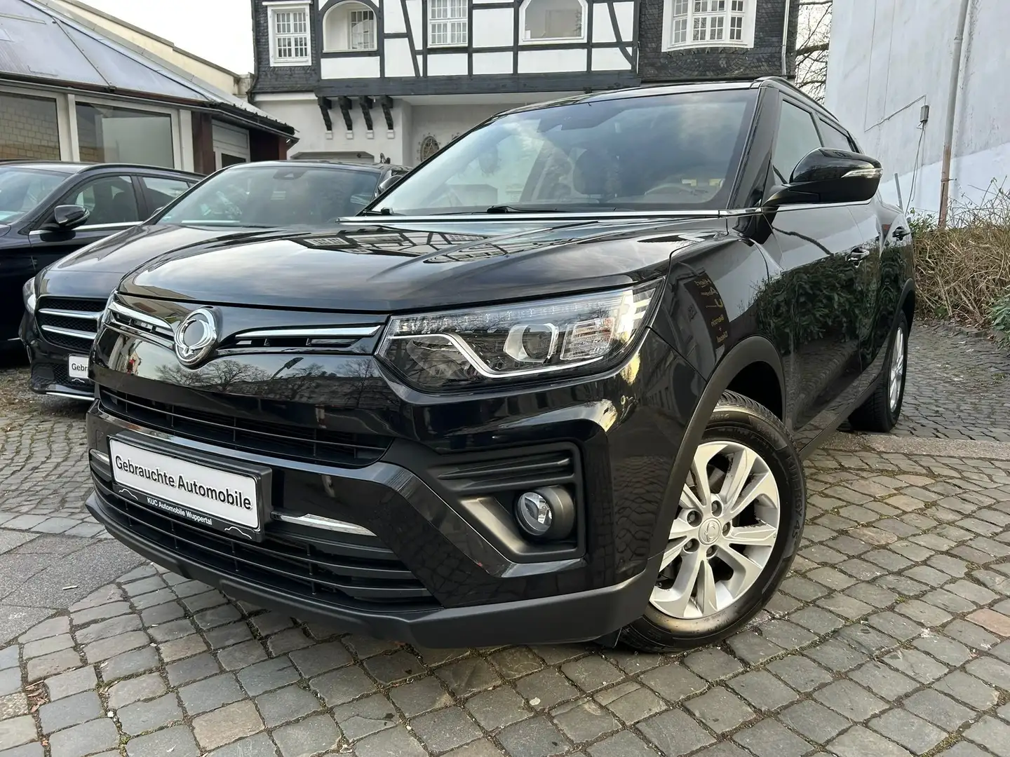 SsangYong Tivoli Tivoli 1.5 T-GDi 2WD Navi/R-Kamera/AHK Schwarz - 2