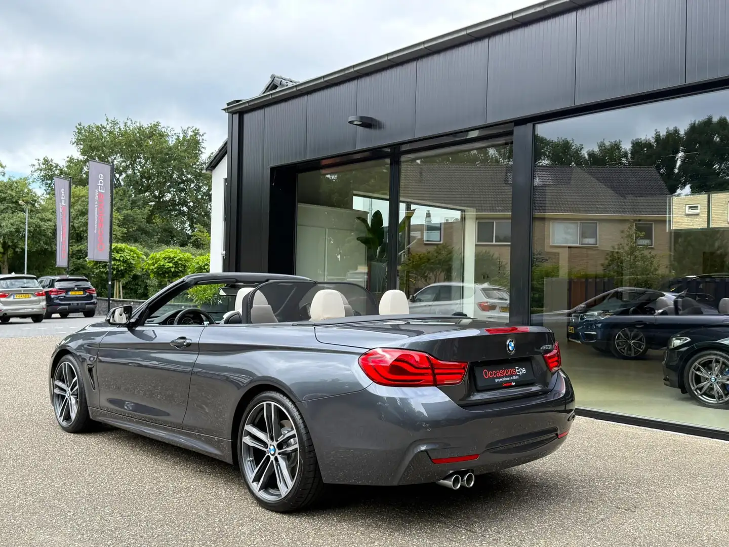 BMW 420 4-Serie Cabrio 420i M-Sport Shadowline Mineralgrau Grijs - 2