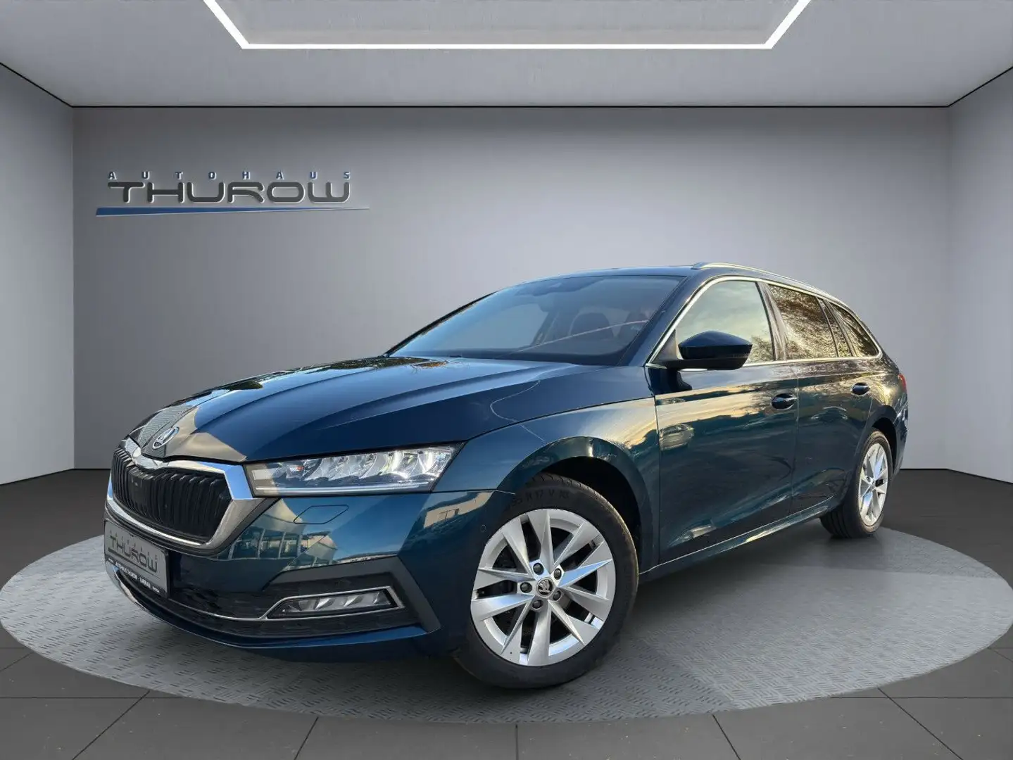 Skoda Octavia Combi 2.0 TDI DSG First Edition Blau - 2