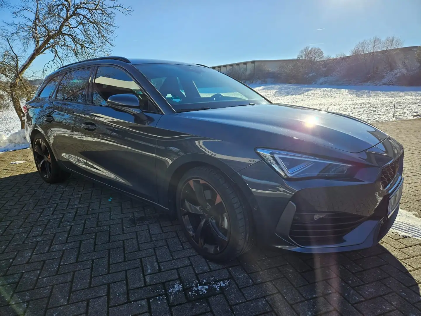 CUPRA Leon 1.5 eTSI 7-Gang DSG Grau - 1