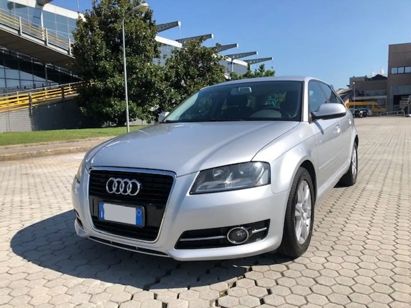 Audi A3 Sportback 1.6 tdi Ambition 90cv *OK NEOPATENTATI* Argento - 1
