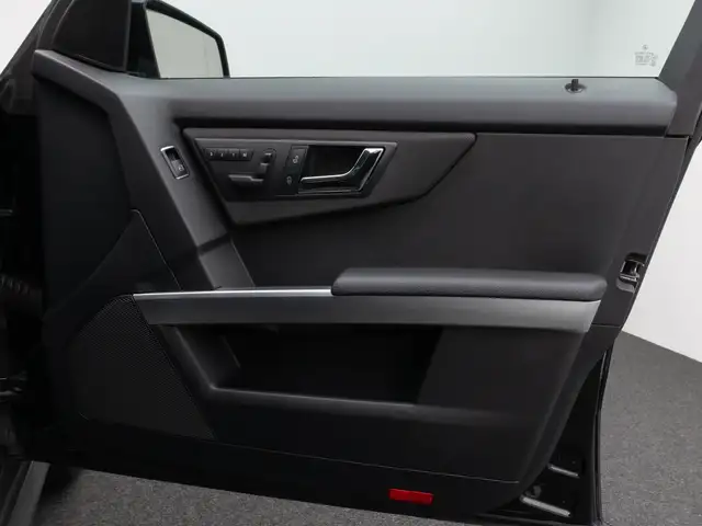 Mercedes-Benz 220 view 30