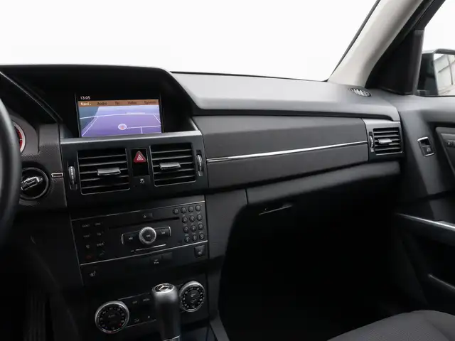 Mercedes-Benz 220 view 21