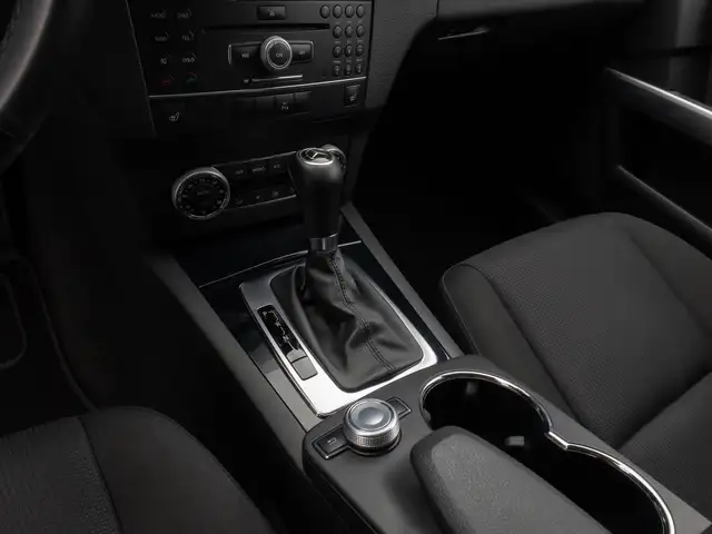 Mercedes-Benz 220 view 22