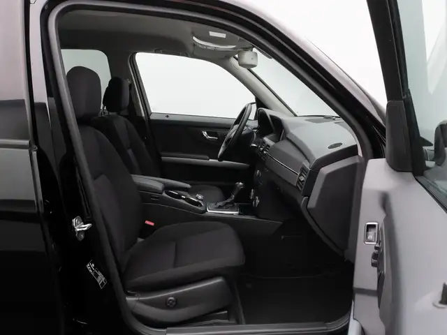 Mercedes-Benz 220 view 24