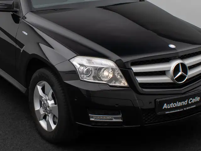 Mercedes-Benz 220 view 16