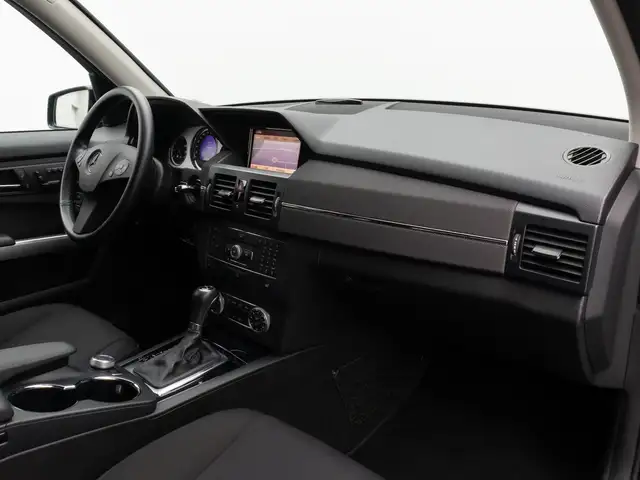 Mercedes-Benz 220 view 23