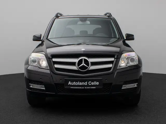 Mercedes-Benz 220 view 2