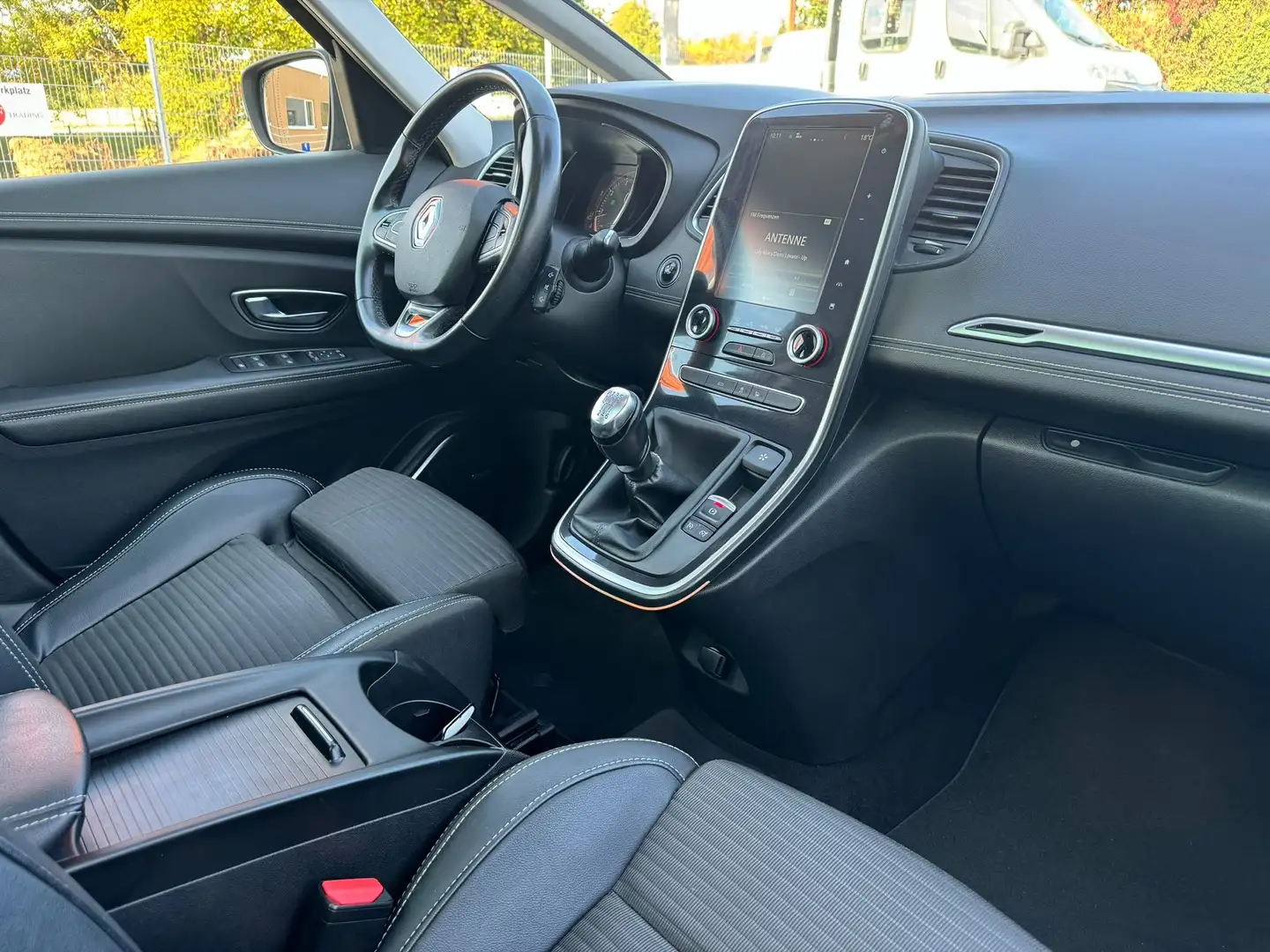 Renault Grand Scenic Grand Scénic Energy TCe 130 Bose Viele Extras Braun - 2