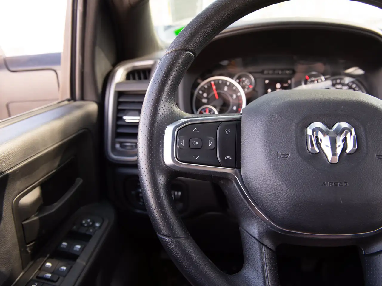 RAM 3500 снимка RAM 3500
